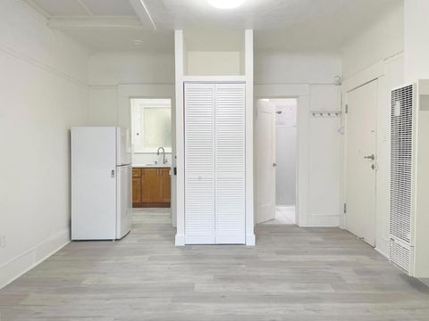 Photo of 411 E Santa Clara Street #B, San Jose, CA 95113 (MLS # ML82026425) Photo of 411 E Santa Clara Street #B, San Jose, CA 95113 (MLS # ML82026425)