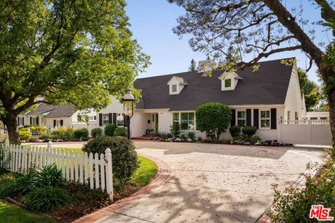 Photo of 6317 Orion Avenue, Van Nuys, CA 91411 (MLS # 26812299)