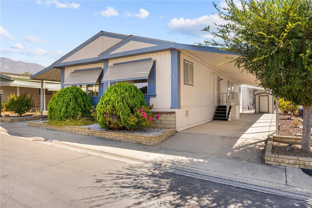 929 E Foothill 106