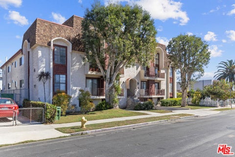 Photo of 3650 Greenfield Avenue, Los Angeles, CA 90034 (MLS # 26105239)