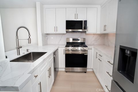 Photo of 21650 Burbank Blvd #115, Woodland Hills, CA 91367 (MLS # SR26073168)