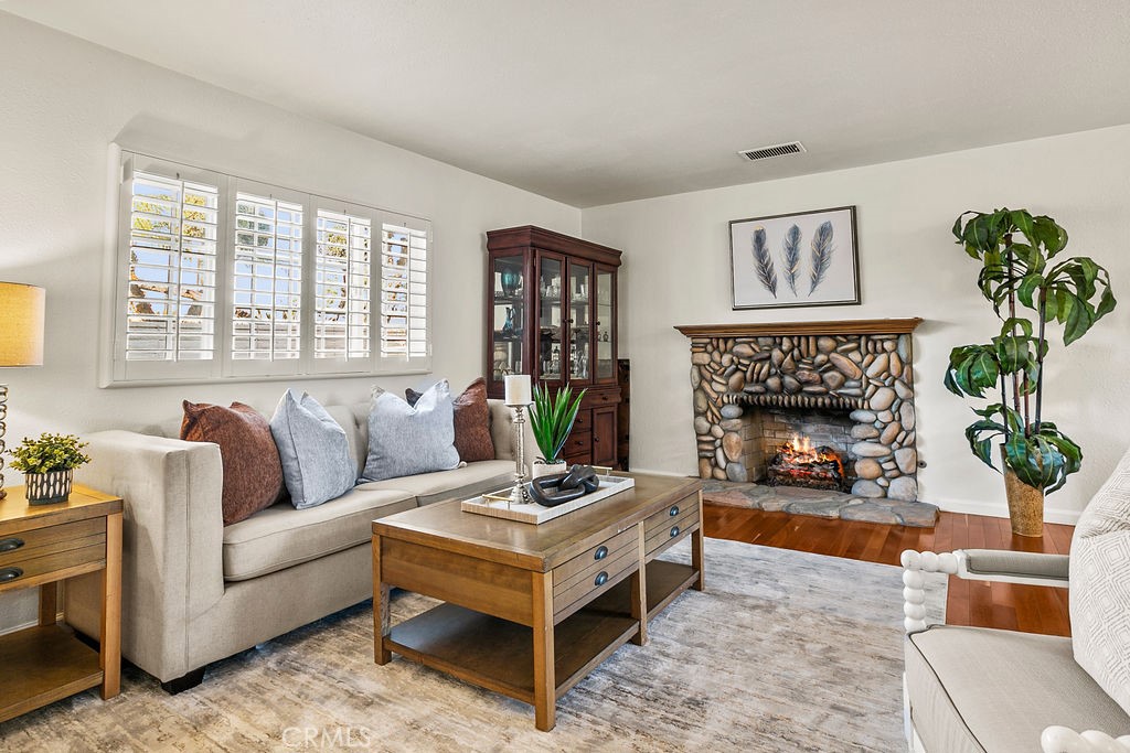 1524 E Riverview Avenue