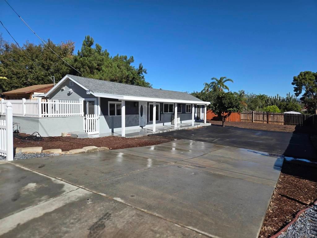 Photo of 940 S S Upas St St, Escondido, CA 92025 (MLS # 250044706SD)