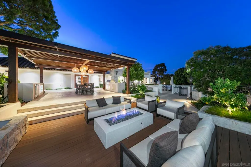 La Jolla, California 92037, United States, 5 Bedrooms Bedrooms, ,9 BathroomsBathrooms,Residential,Active,193749