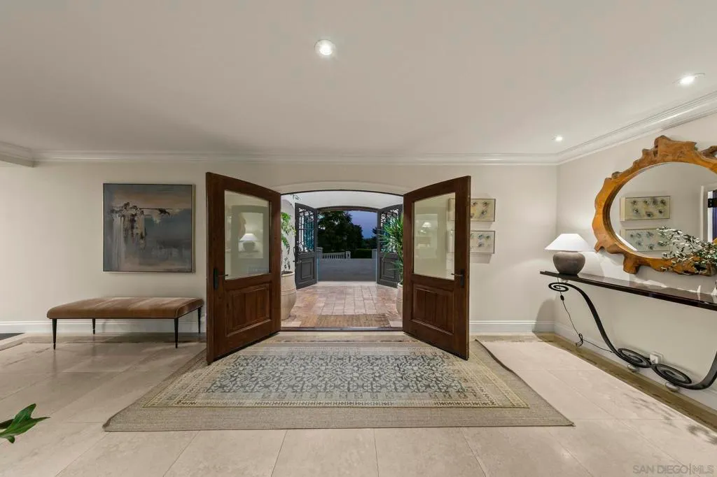 La Jolla, California 92037, United States, 5 Bedrooms Bedrooms, ,9 BathroomsBathrooms,Residential,Active,193749