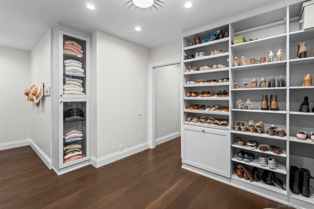 La Jolla, California 92037, United States, 5 Bedrooms Bedrooms, ,9 BathroomsBathrooms,Residential,Active,193749