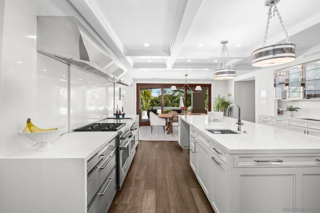 La Jolla, California 92037, United States, 5 Bedrooms Bedrooms, ,9 BathroomsBathrooms,Residential,Active,193749