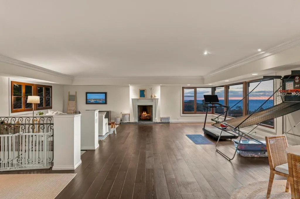 La Jolla, California 92037, United States, 5 Bedrooms Bedrooms, ,9 BathroomsBathrooms,Residential,Active,193749