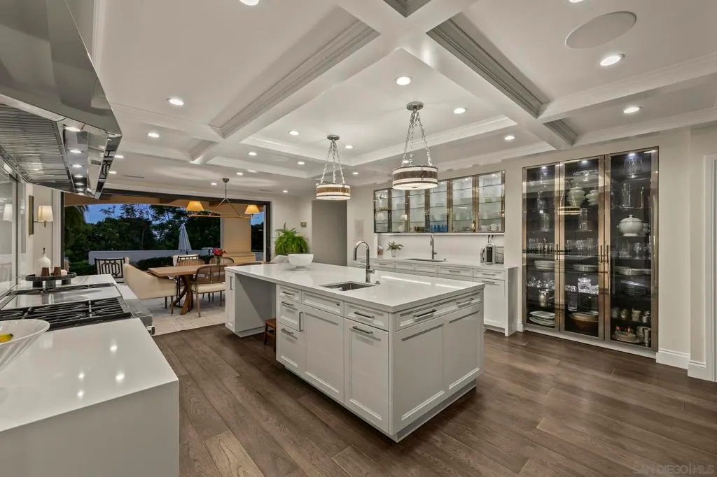 La Jolla, California 92037, United States, 5 Bedrooms Bedrooms, ,9 BathroomsBathrooms,Residential,Active,193749