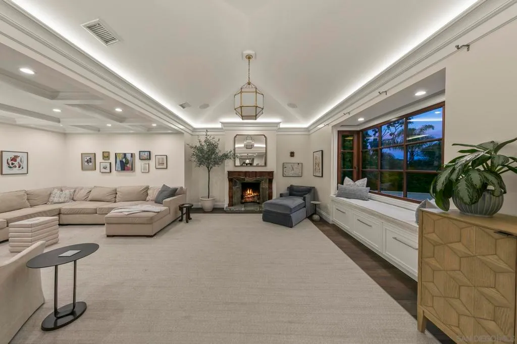 La Jolla, California 92037, United States, 5 Bedrooms Bedrooms, ,9 BathroomsBathrooms,Residential,Active,193749