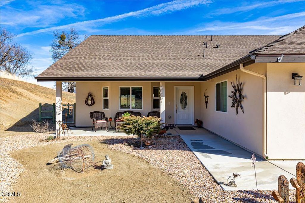 Photo of 17600 Ascot Court, Tehachapi, CA 93561 (MLS # V1-35831)