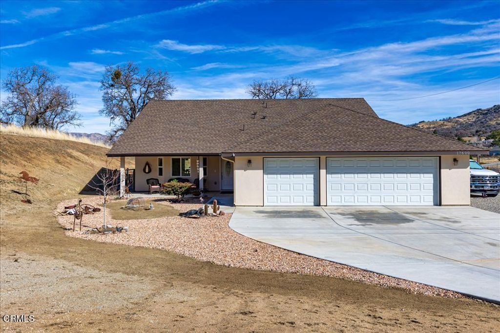 Photo of 17600 Ascot Court, Tehachapi, CA 93561 (MLS # V1-35831)