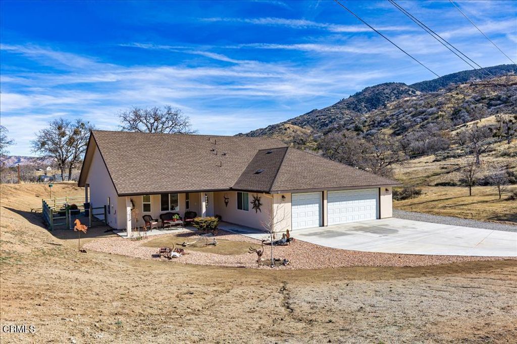 Photo of 17600 Ascot Court, Tehachapi, CA 93561 (MLS # V1-35831)