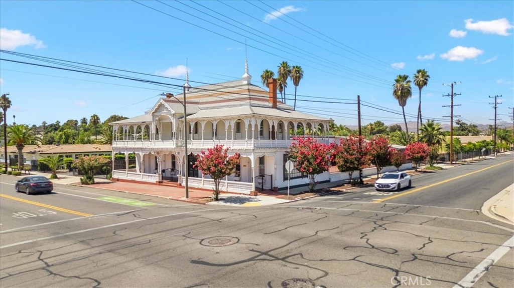 201 W Graham Avenue