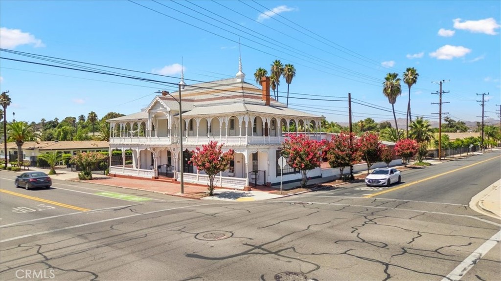 201 W Graham Avenue