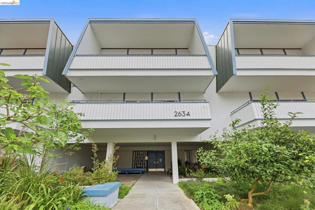 Photo of 2634 Virginia St St #33, Berkeley, CA 94709 (MLS # 41129677)