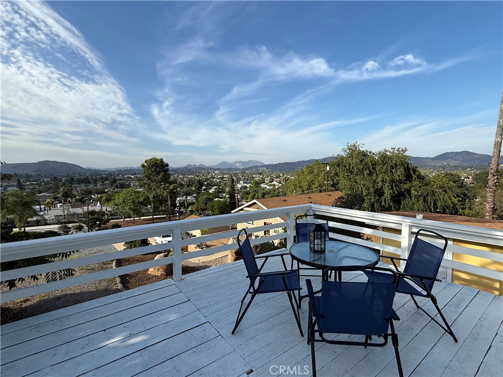 1233 Bonita Way