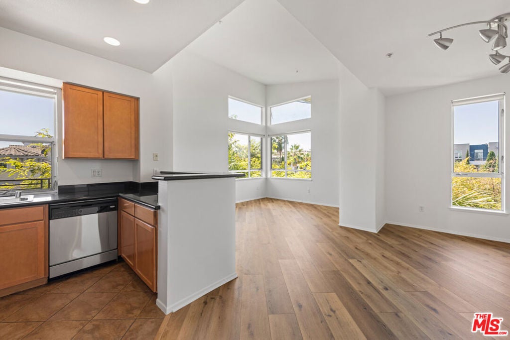 6400 Crescent Parkway 402