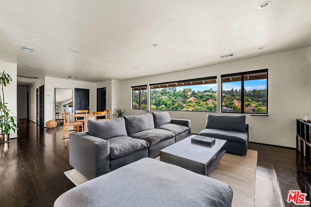 Photo of 3581 Avenida Del Sol, Studio City, CA 91604 (MLS # 26753021)