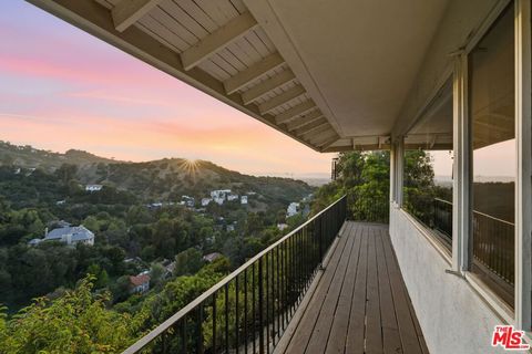 Photo of 3581 Avenida Del Sol, Studio City, CA 91604 (MLS # 26753021)