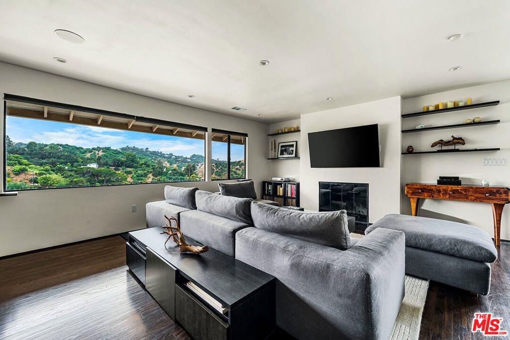 Photo of 3581 Avenida Del Sol, Studio City, CA 91604 (MLS # 26753021)