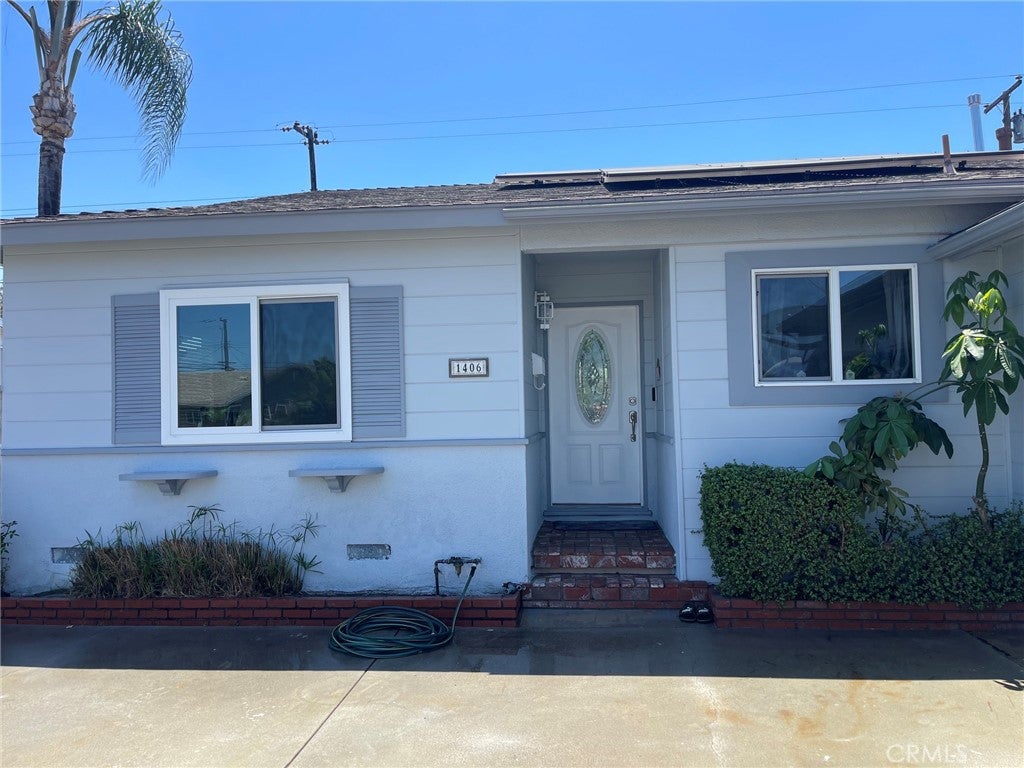 1406 W Baker