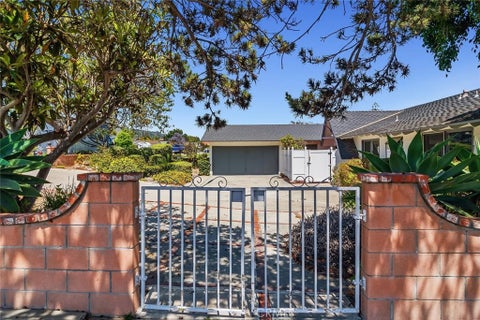 Tiny photo for 4 Mansfield Lane, Camarillo, CA 93010 (MLS # SR26119027)