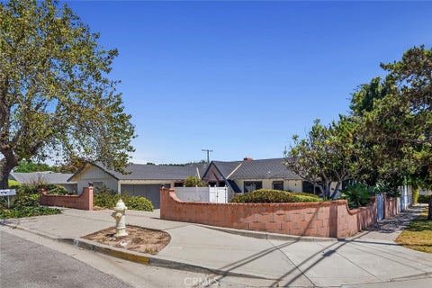Tiny photo for 4 Mansfield Lane, Camarillo, CA 93010 (MLS # SR26119027)