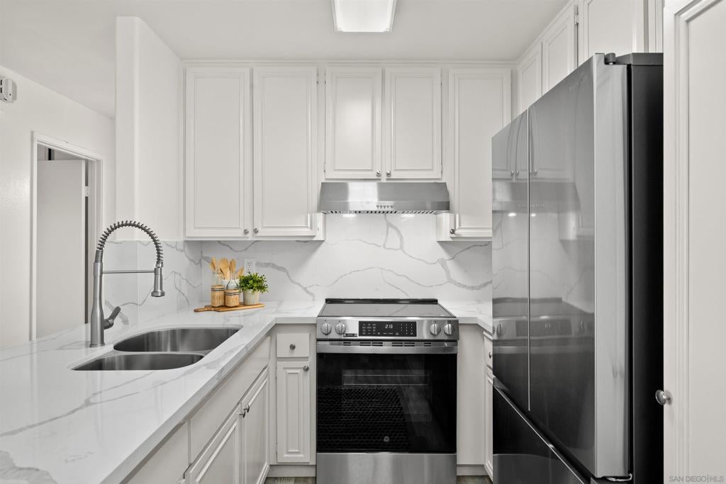 2605 Pico Pl PL 215, San Diego CA 92109