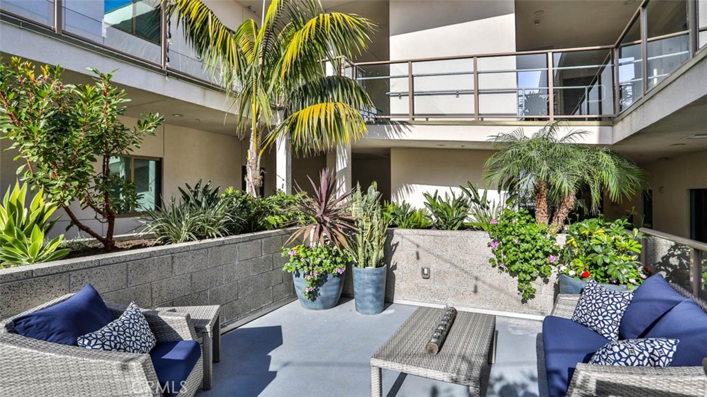 3025 Byron Street 201