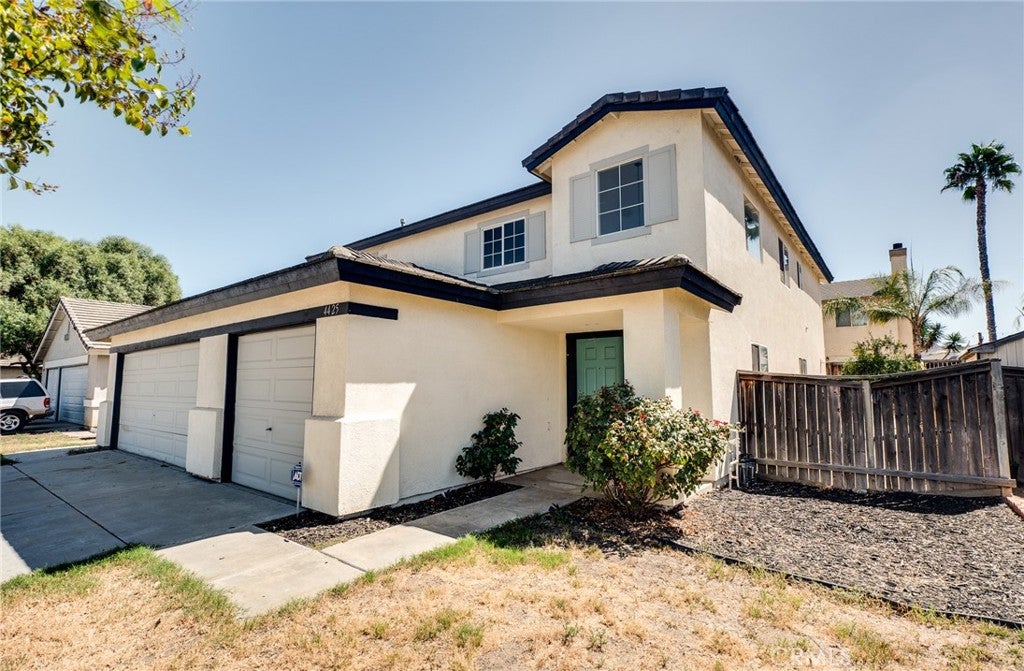 4425 Oak Tree