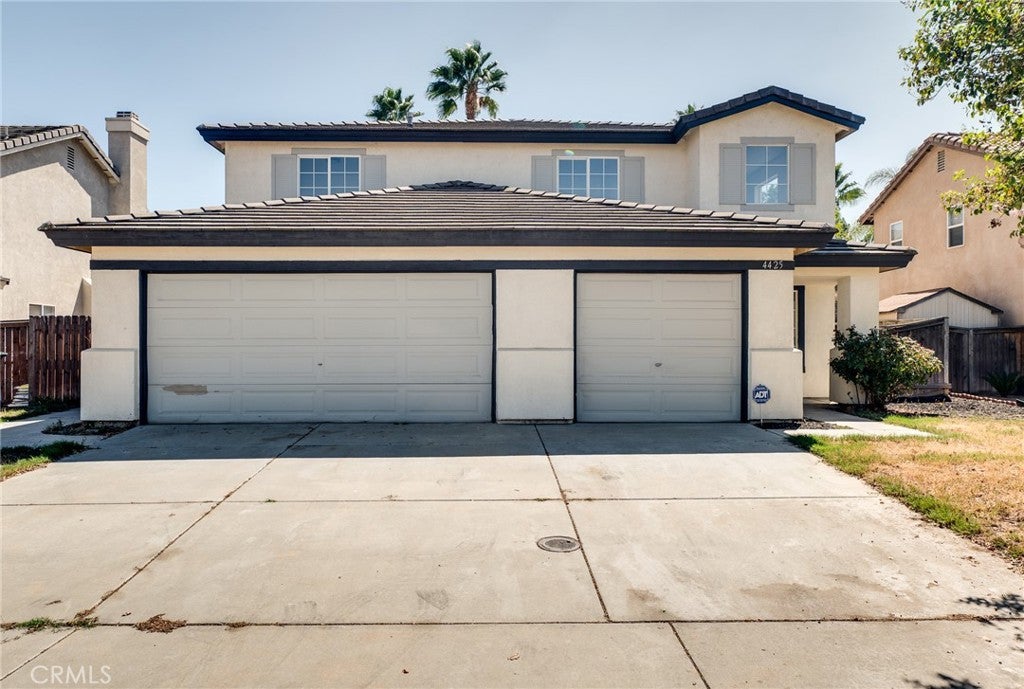 4425 Oak Tree