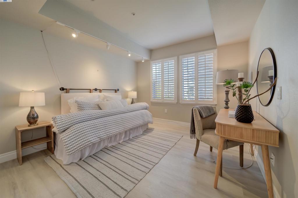 ROSSMOOR - Residential