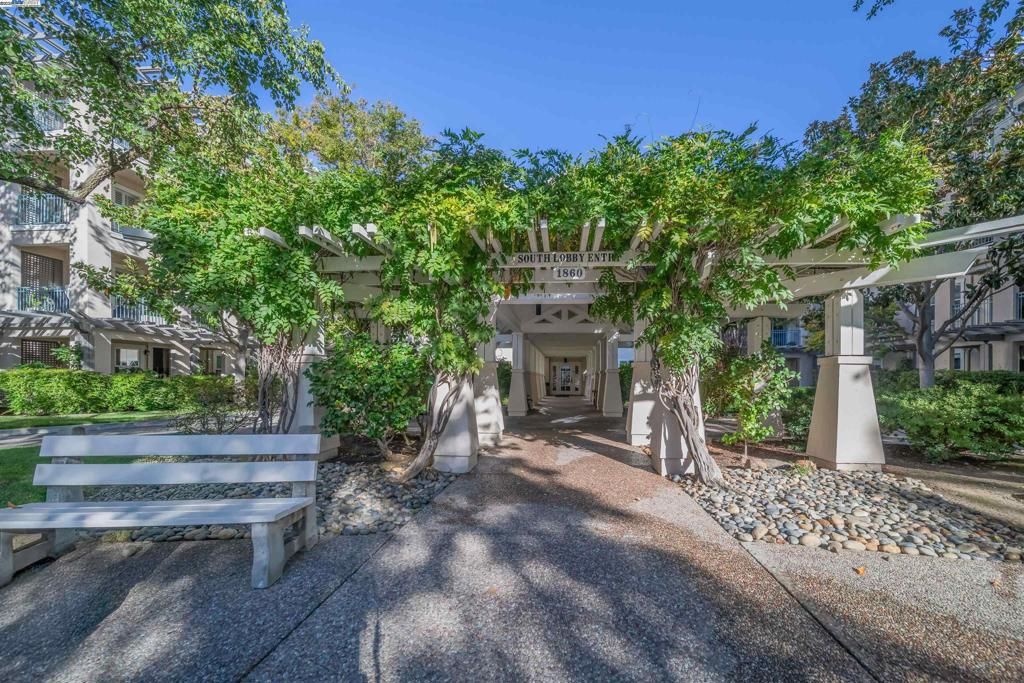 Photo of 1860 Tice Creek Drive #1339, Walnut Creek, CA 94595 (MLS # 41115290)