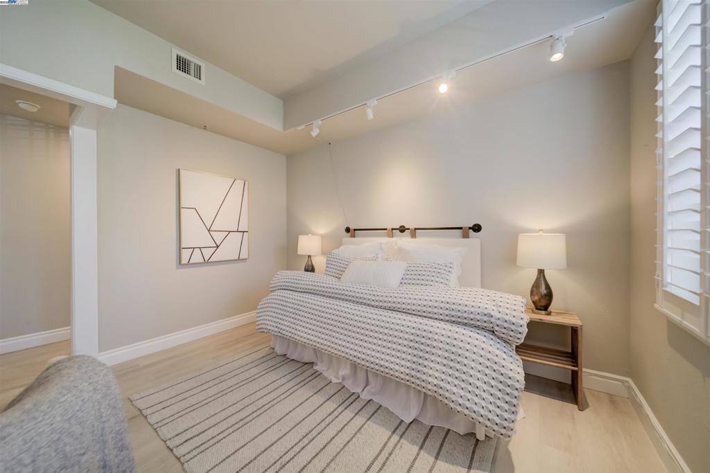 ROSSMOOR - Residential