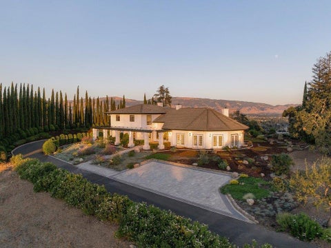 Photo of 825 W San Martin Avenue, San Martin, CA 95046 (MLS # ML82059749)