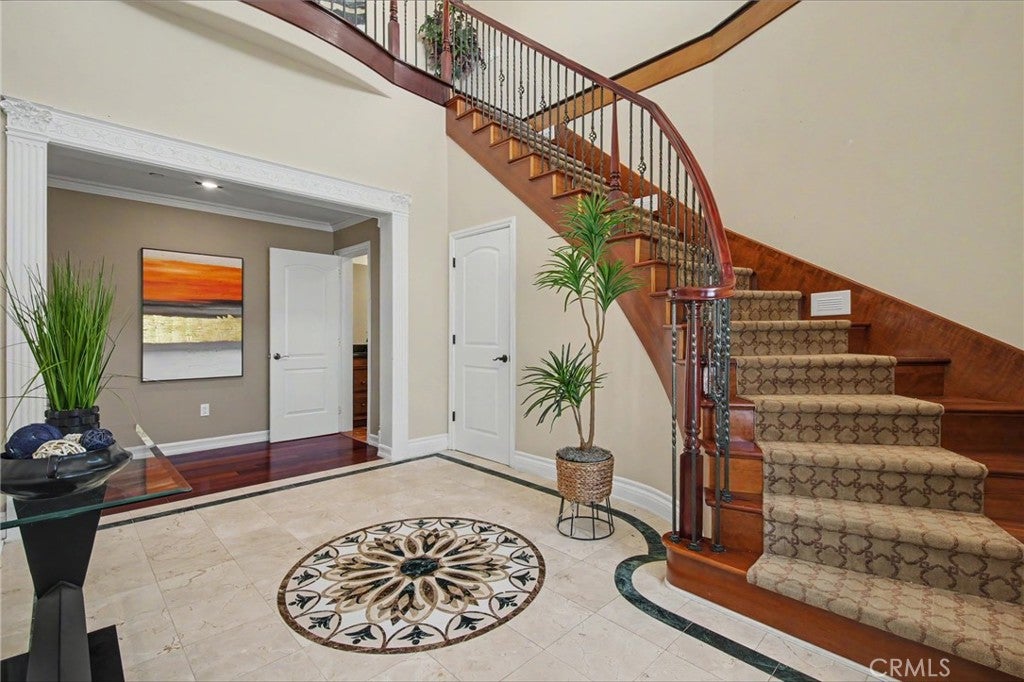 906 Summit Place