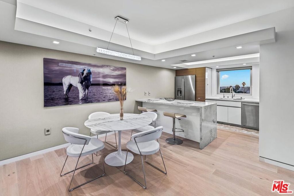 13700 Marina Pointe Drive 617