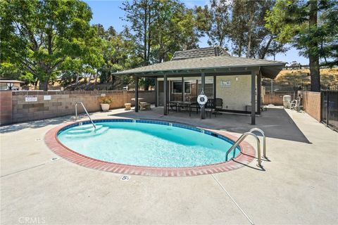 10811 Columbus 26 Mission Hills CA 91345