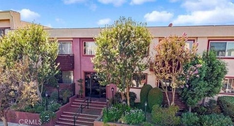 Photo of 5403 Newcastle #8, Encino, CA 91316 (MLS # SR26102969)
