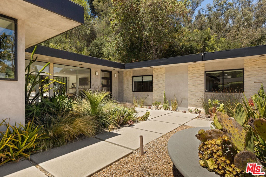 Photo of 9991 Liebe Drive, Los Angeles, CA 90210 (MLS # 26871215)