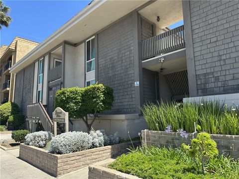Photo of 3500 Elm Ave #10, Long Beach, CA 90807 (MLS # SR26089294)