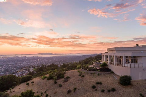 Photo of 13367 Campus Dr., Oakland, CA 94619 (MLS # 41149557)