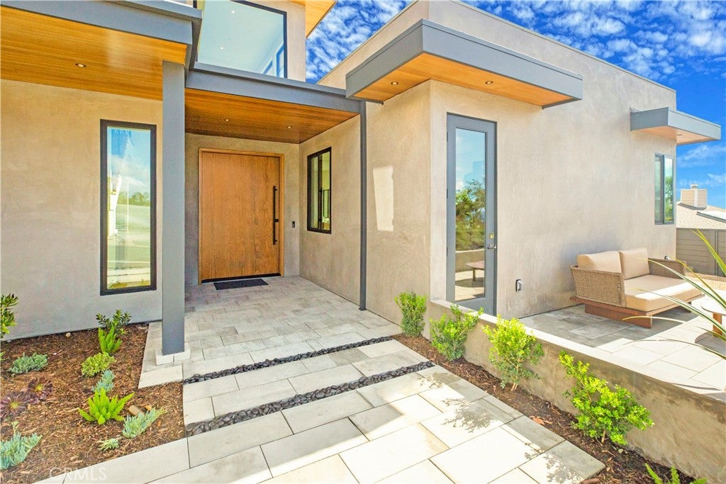 408 Avenida Presidio