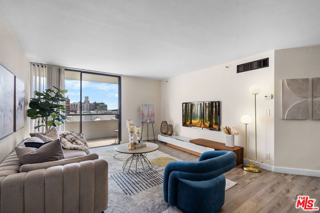 Photo of 600 W 9th Street #1216, Los Angeles, CA 90015 (MLS # 26653015)