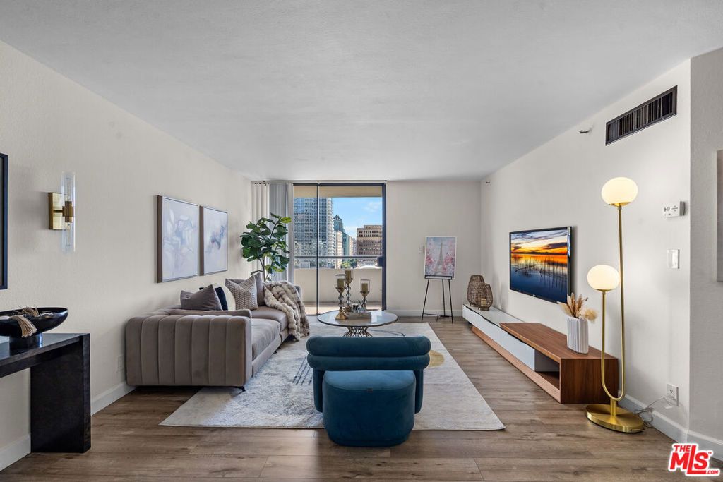 Photo of 600 W 9th Street #1216, Los Angeles, CA 90015 (MLS # 26653015)