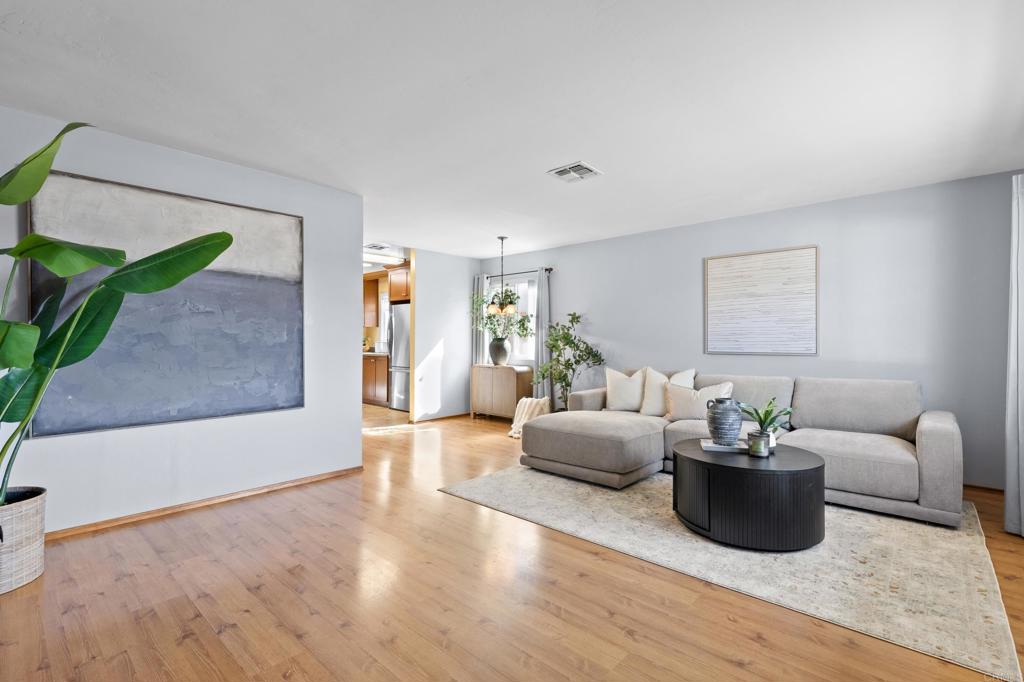 122 E Palomar Street
