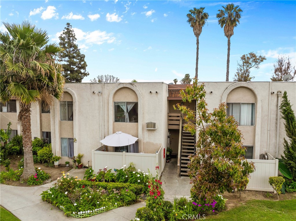 Welcome to this charming ground-level home in the heart of Placentia, offering 2 bedrooms and 1 bath in a warm, well-maintained space filled with natural light. The inviting layout blends comfort and functionality, making it a perfect fit for everyday living.
Step outside to enjoy the vibrant energy of the city — with major freeways, Disneyland, dining, shopping, and entertainment all within easy reach. Beyond convenience, this home is part of a friendly community where new memories are waiting to be made.