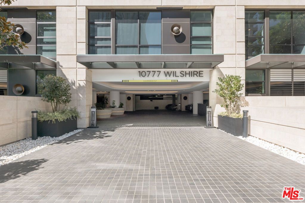 Photo of 10777 Wilshire Boulevard #603, Los Angeles, CA 90024 (MLS # 26649635)