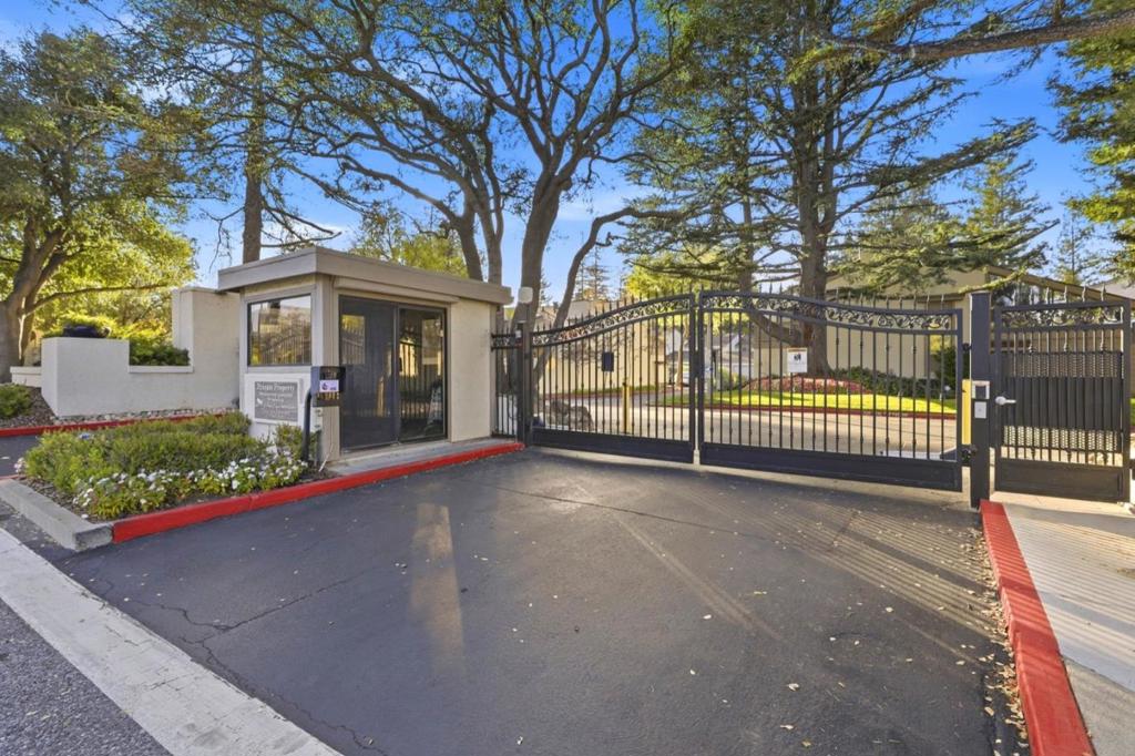 19554 Vineyard Lane